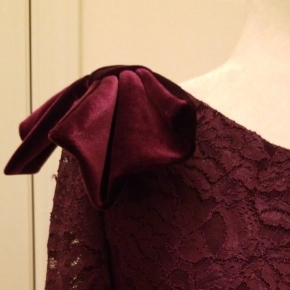 Jessica Howard One-Shoulder Lace Dress Wine - Picture 3 of 4